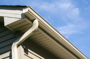 The Subtle Signs Your Gutters Are Overflowing Even When It’s Not Raining